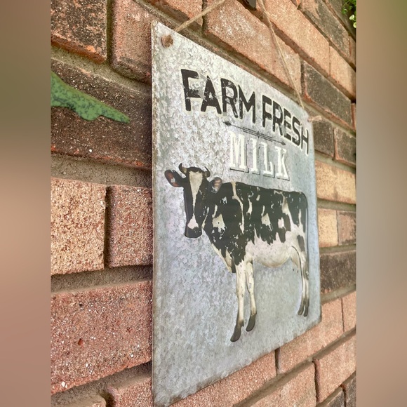 *Farm Fresh Milk Gray Hanging Metal Sign - Picture 3 of 13